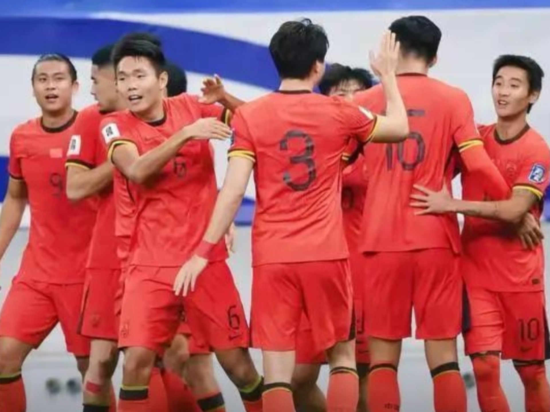 队友三分出 队友三分出